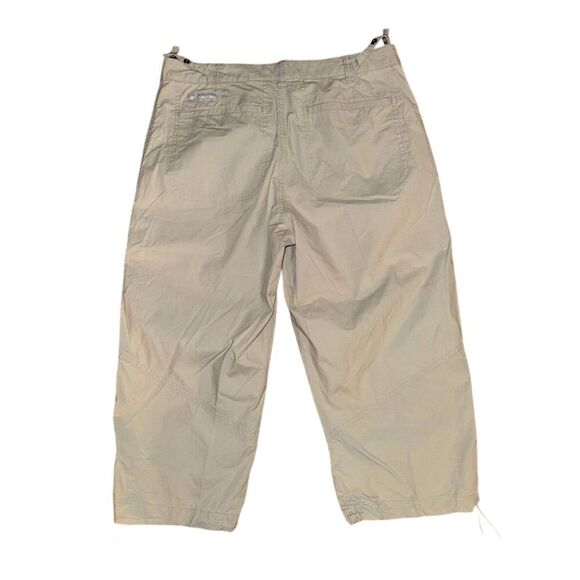 Columbia Women's Tan Capris size 8 lightweight - Picture 2 of 4